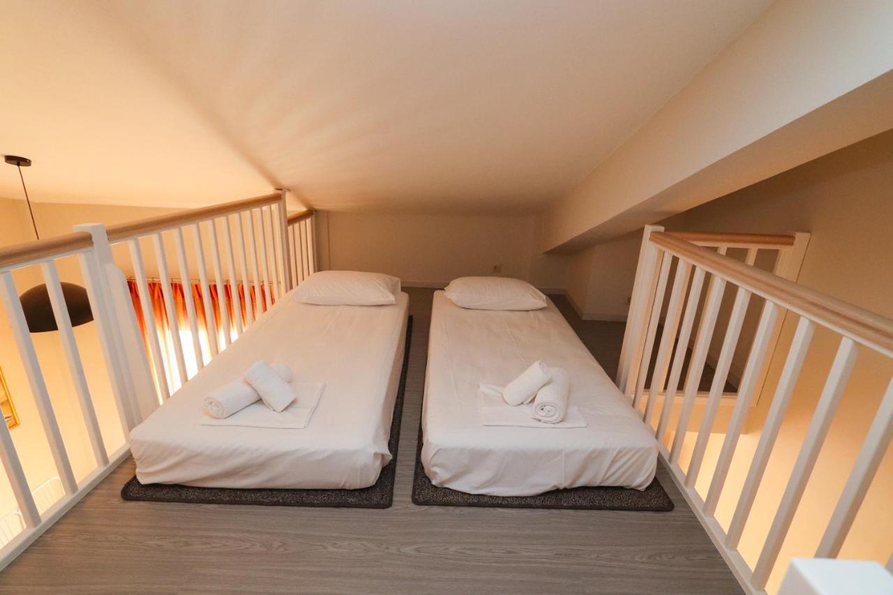 East & West Seaside Apartments Gialtra Экстерьер фото