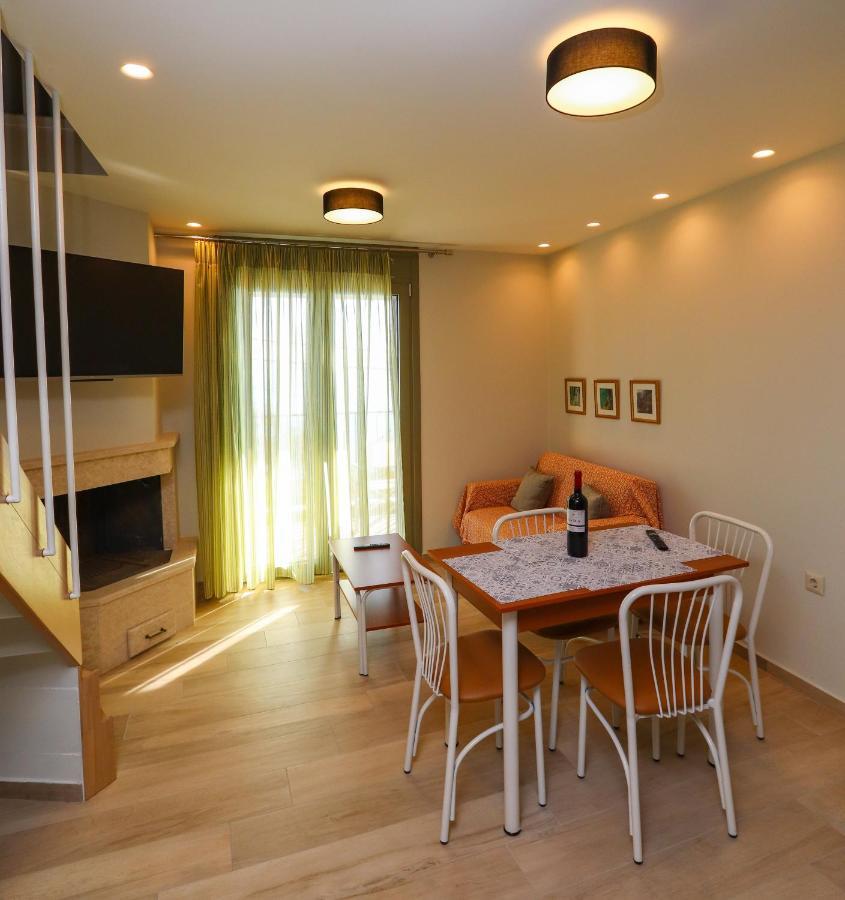 East & West Seaside Apartments Gialtra Экстерьер фото