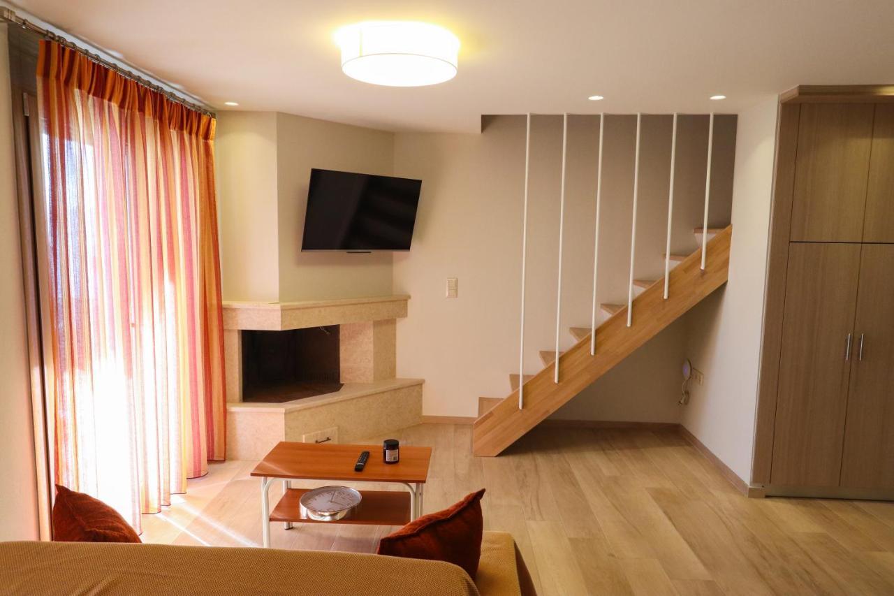 East & West Seaside Apartments Gialtra Экстерьер фото