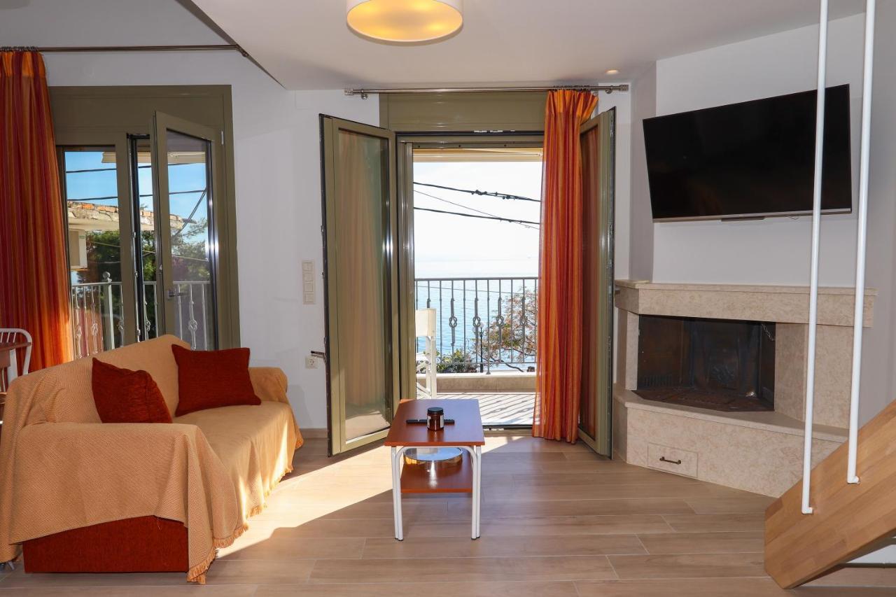 East & West Seaside Apartments Gialtra Экстерьер фото