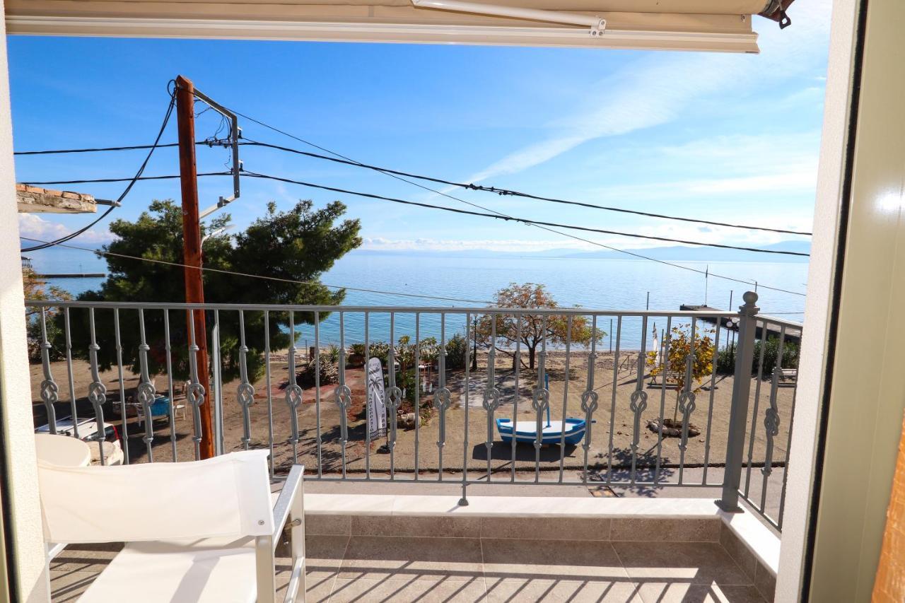 East & West Seaside Apartments Gialtra Экстерьер фото