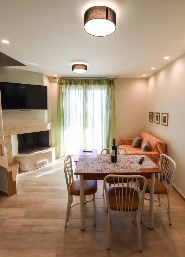 East & West Seaside Apartments Gialtra Экстерьер фото
