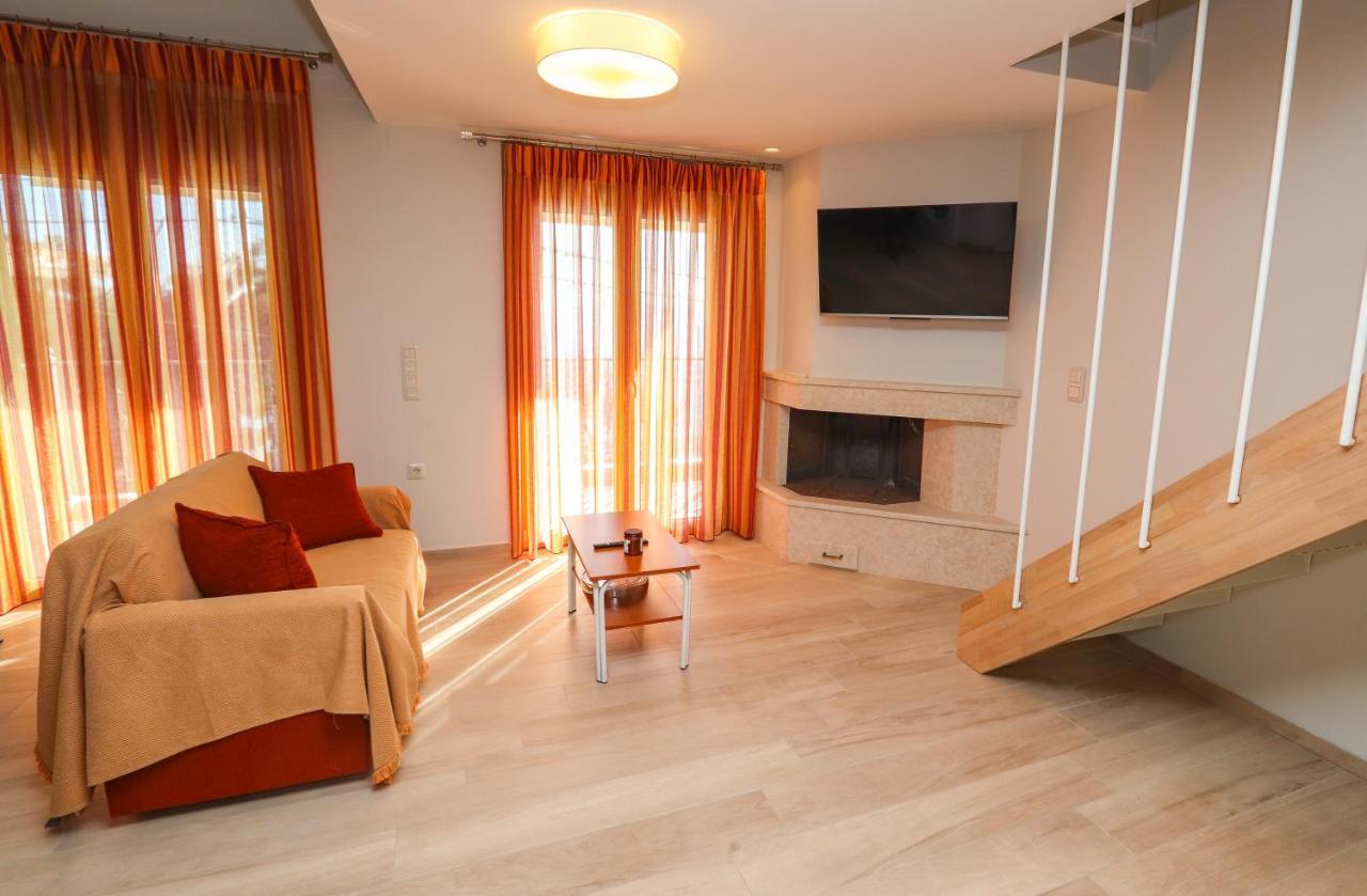 East & West Seaside Apartments Gialtra Экстерьер фото