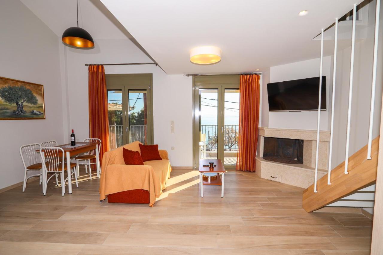 East & West Seaside Apartments Gialtra Экстерьер фото
