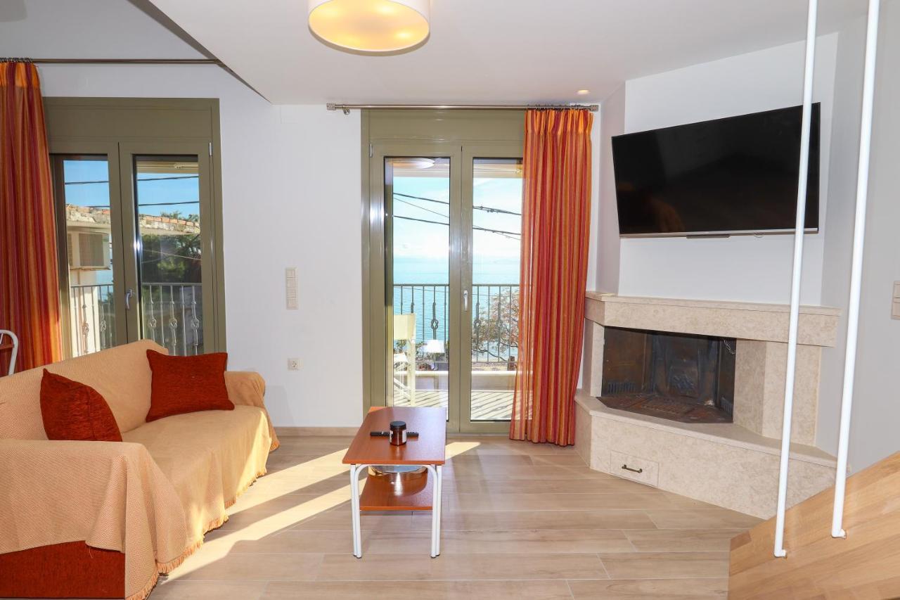 East & West Seaside Apartments Gialtra Экстерьер фото