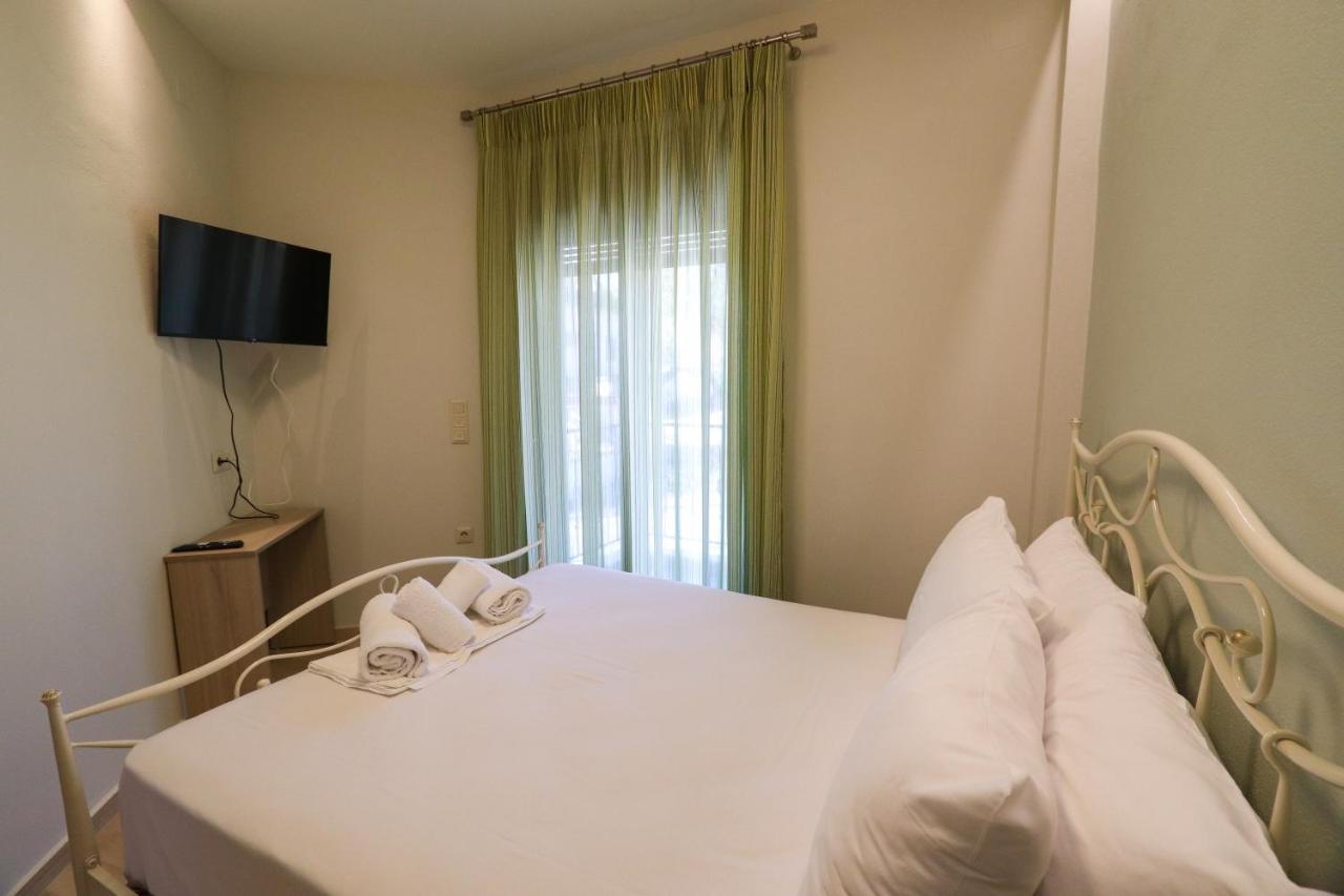 East & West Seaside Apartments Gialtra Экстерьер фото