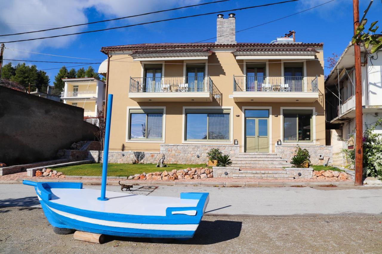 East & West Seaside Apartments Gialtra Экстерьер фото