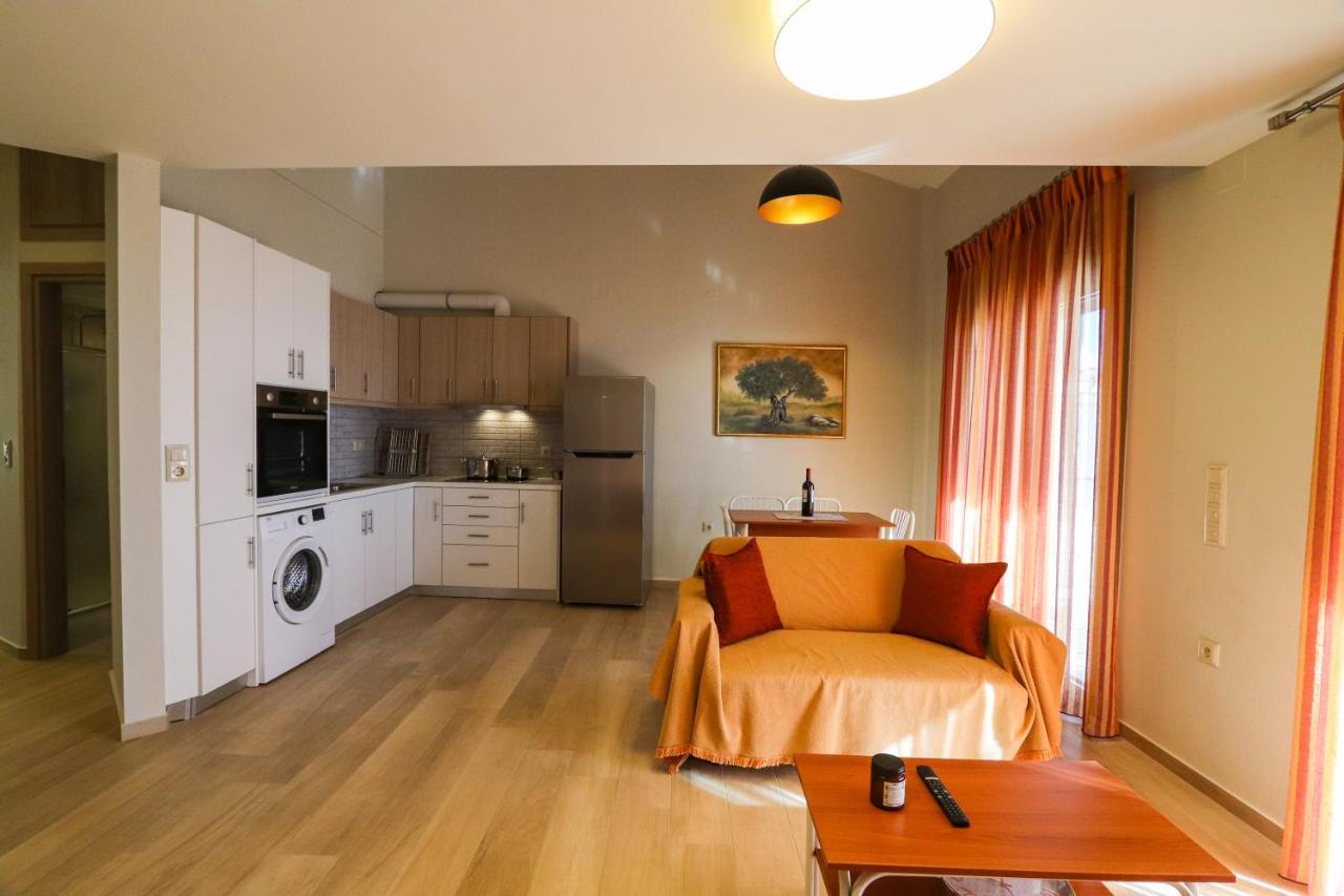 East & West Seaside Apartments Gialtra Экстерьер фото