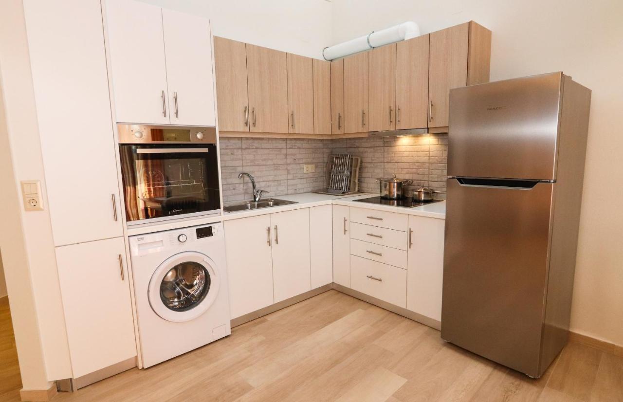East & West Seaside Apartments Gialtra Экстерьер фото