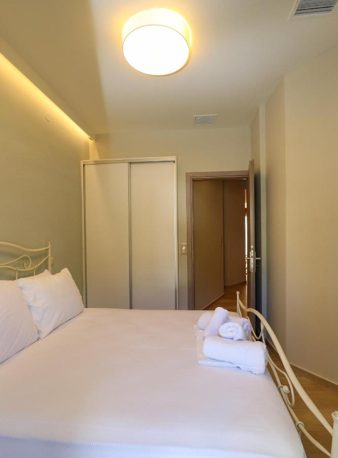East & West Seaside Apartments Gialtra Экстерьер фото